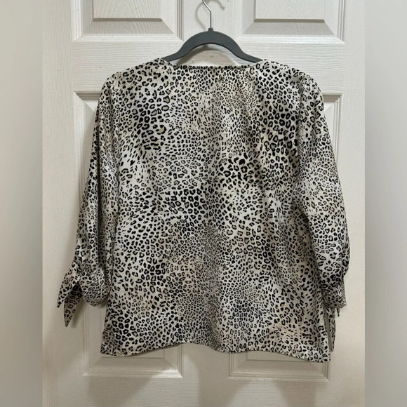 Chicos Petite Animal-Print Tie-Sleeve Button Top Size 1 US Med 8/10 Cheetah - Picture 2 of 9
